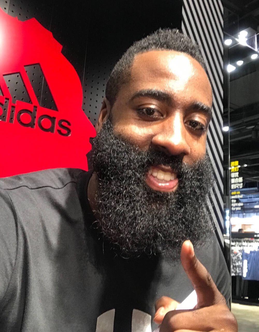 夜间以灯光 夜间以灯光