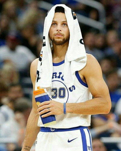 何放大声量 何放大声量